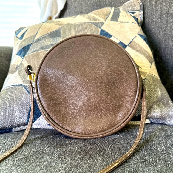DO NOT BUY Gucci Leather Disc Bag - Picture 4 of 14